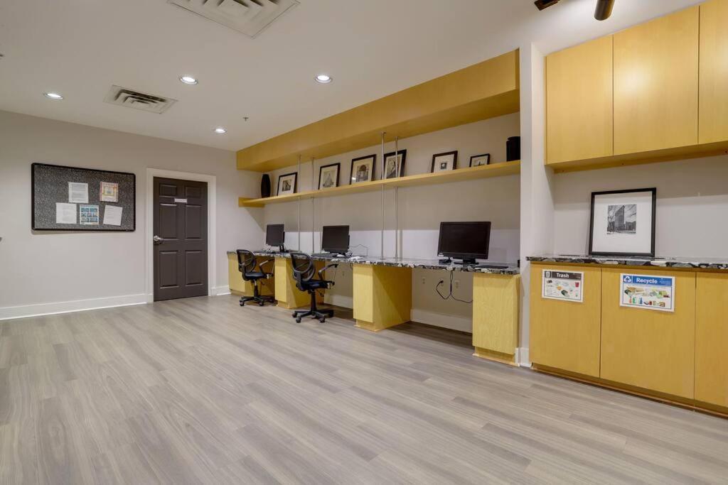 Exclusive In Ballston With Gym